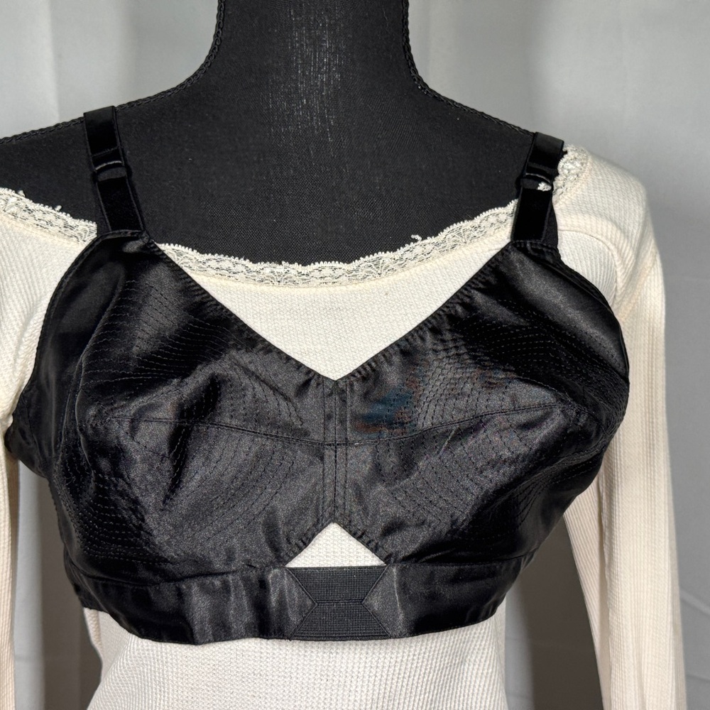 What Katie Did Retro 50s Style Bullet Bra; black, 32C